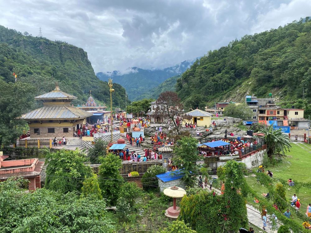 संरचना निर्माणसँगै गलेश्वर धाममा भक्तजनको घुइँचो   